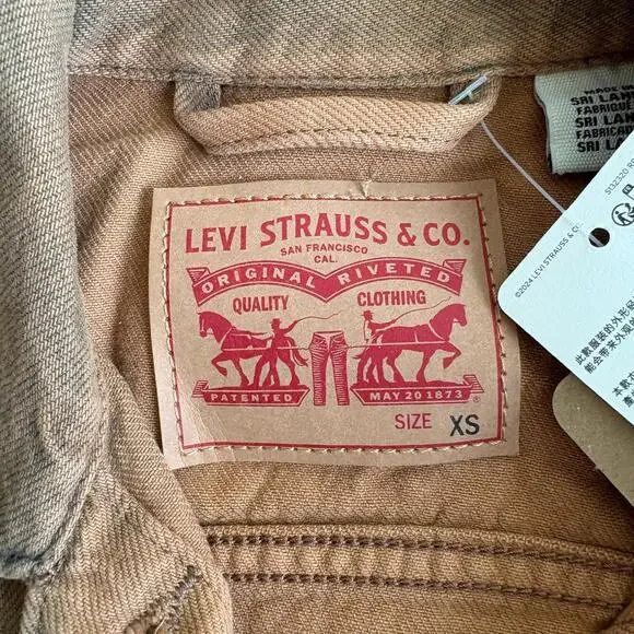 NWT Levis Womens Denim Trucker Vest Brown Garment Dye Button Front Cotton XS - Picture 2 of 8